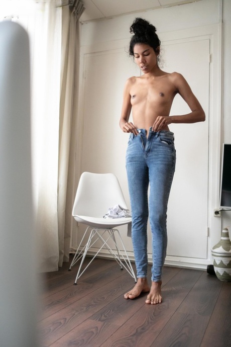 høj brunette nøgen høj kvalitet img