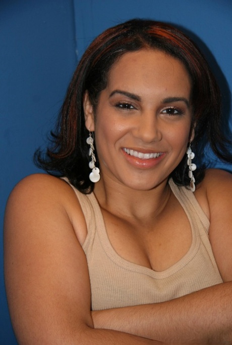 Victoria Allure art star photo
