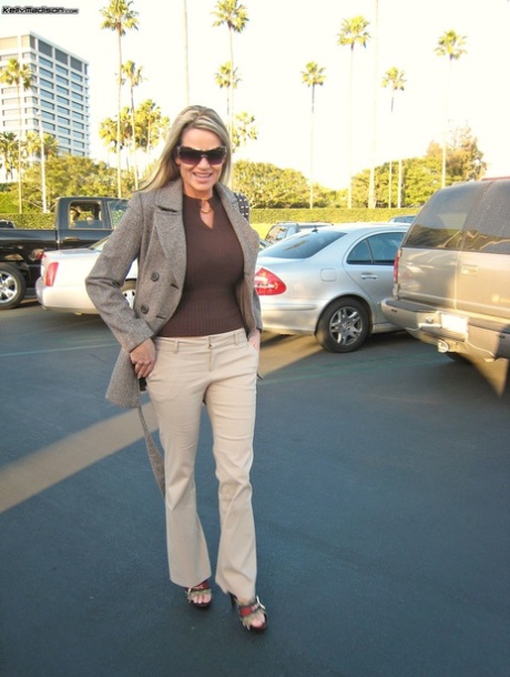 Kelly Madison pornstar top photo