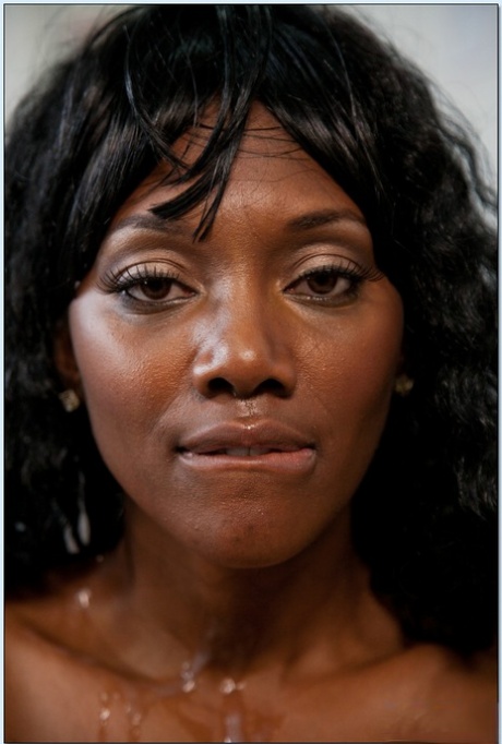 Nyomi Banxxx model nudes photos