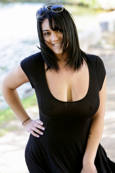 tlustá brunetka pěkná vysoká kvalita galerie