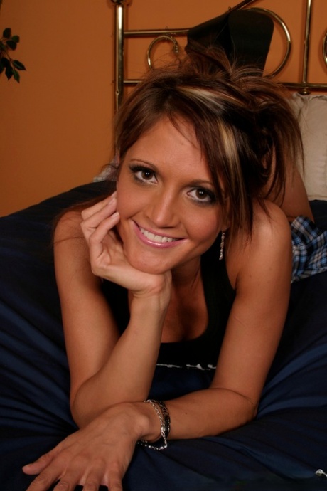 Spring Thomas model xxx photo