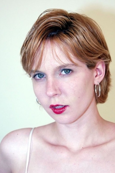 Dee Dee Derian star hd photos