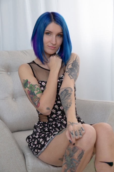 tattooed teen nude pic