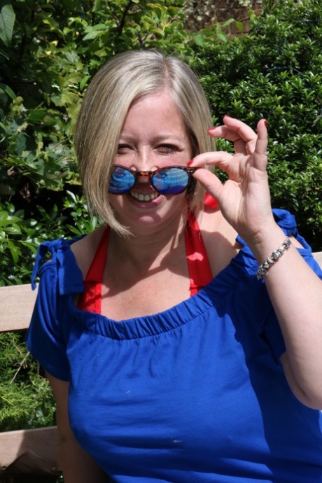 dicke Frau mit Brille exklusive nackten fotos