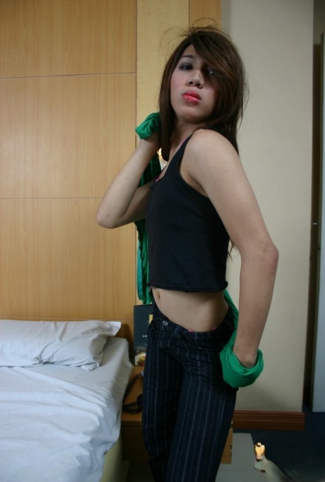 tiny shemale free naked images