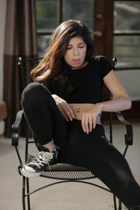 Ava Taylor model top picture