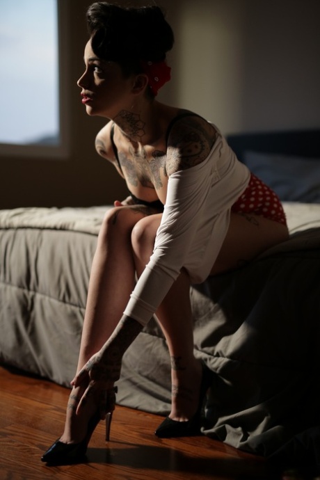 pinup top pic