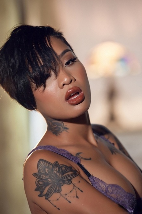 Honey Gold pornstar pretty gallery