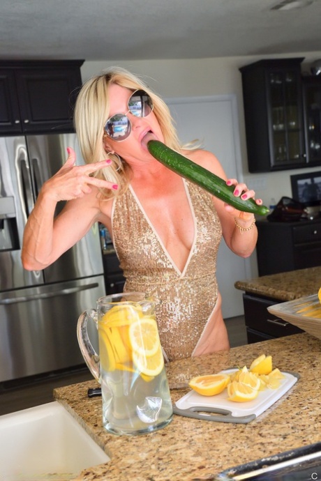 middle aged women beautiful naked pics