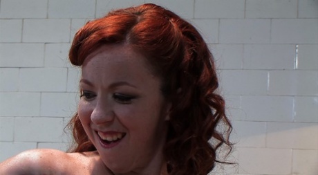 rousse sexy libre nu image