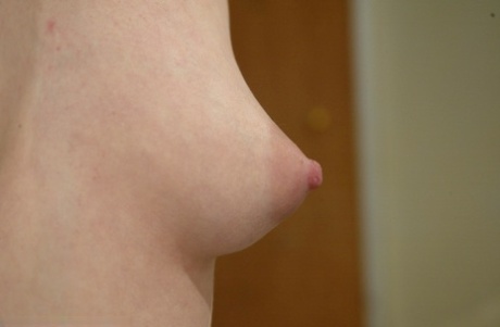 乳头发黑 完美的 照片