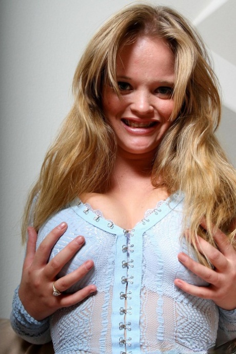 rondborstige blonde tiener perfect gratis archief