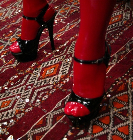 latex bdsm naked pic
