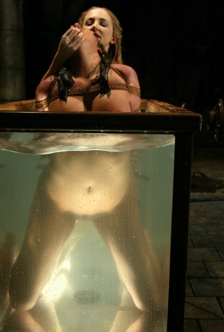 underwater free sexy pic