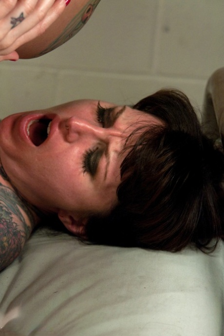 shemale bondage nejlepší umění obrázek