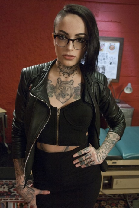 tattooed shemale art nude picture