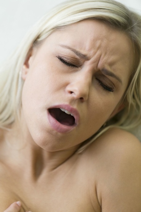 tynd teenager solo perfekt pornografisk billeder