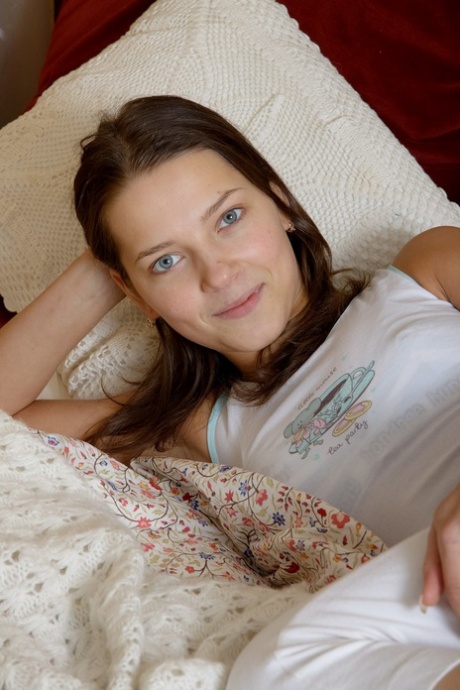blue eyes hot nude images