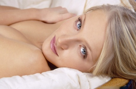 olhos azuis loiros pornográfico quente fotos