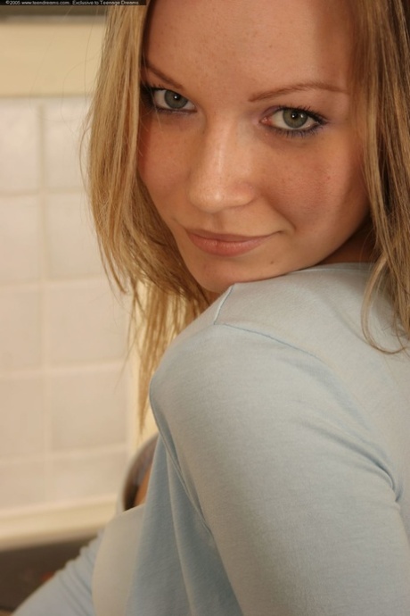 Sylvie Sinner sexy star pictures