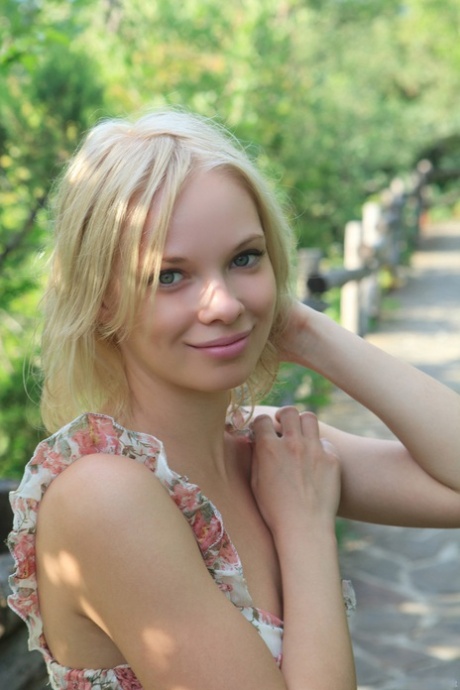 Feeona Ahe nude actress img