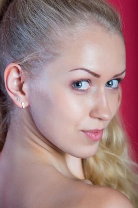 blue eyes pornographic pic