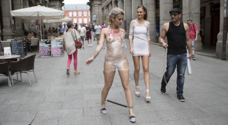 BDSM public hd jolie photo