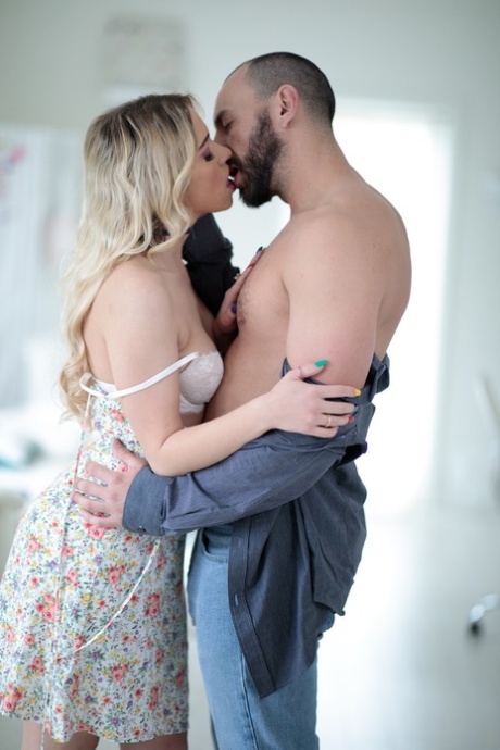 blonde skirt pornos img