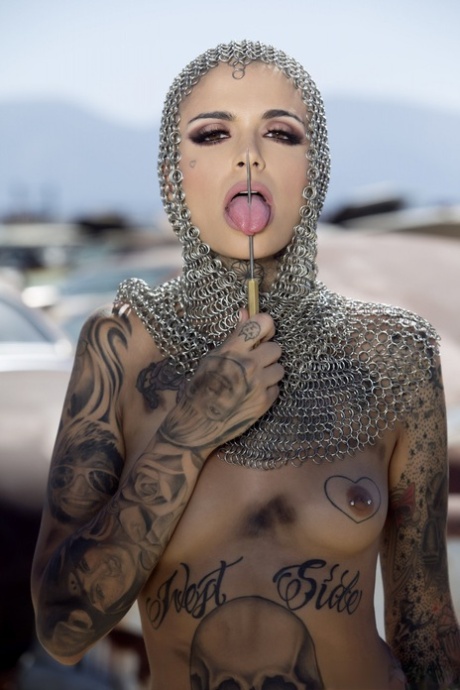 pezones perforados arte caliente imágenes