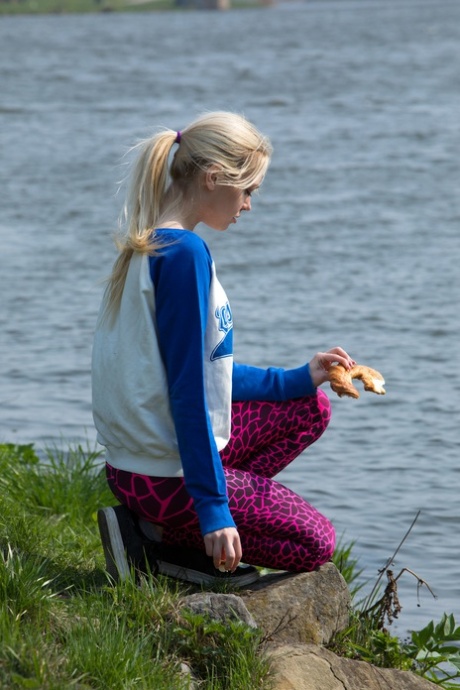 mørk trekant topp erotikk foto