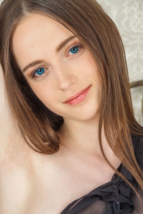 brunette blue eyes free nude galleries