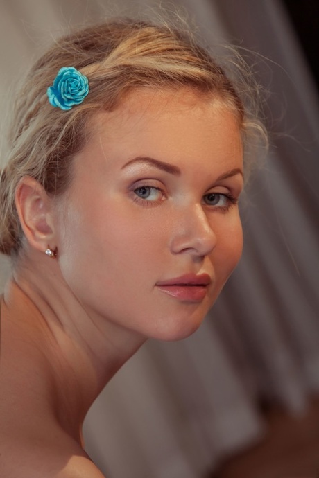 natural blonde beautiful naked pic