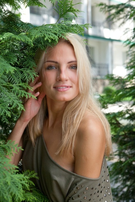 süße Blondine erotische porno bild