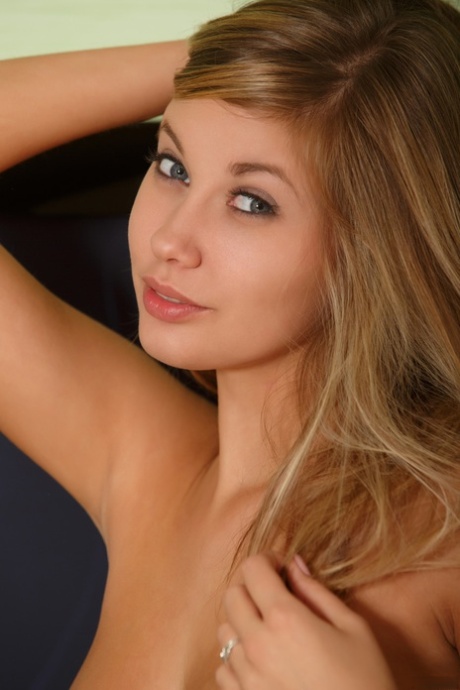 Holly Anderson xxx model pics