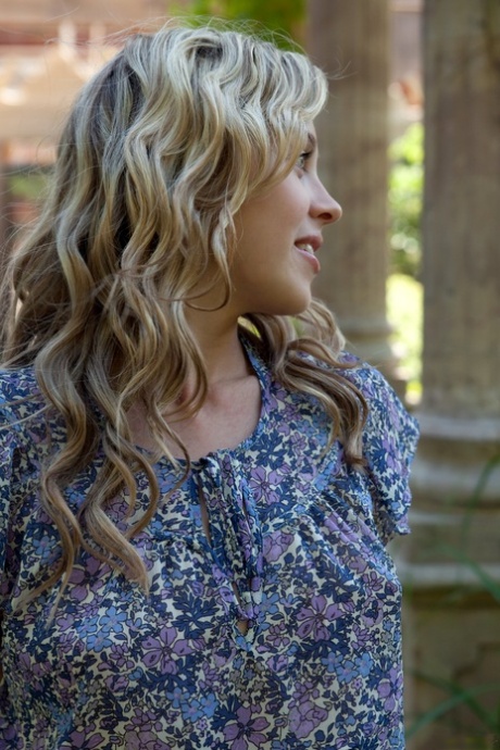 curly blonde sexy pics