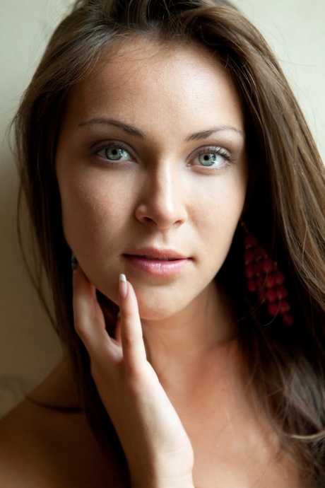 beautiful face nude galleries