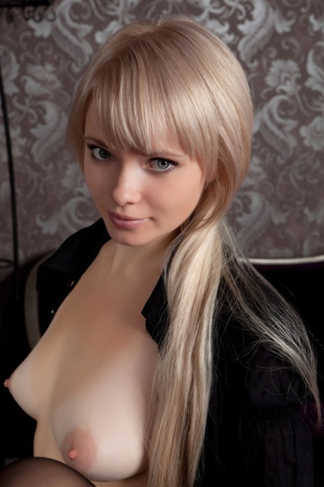 Feeona Ahe model perfect image