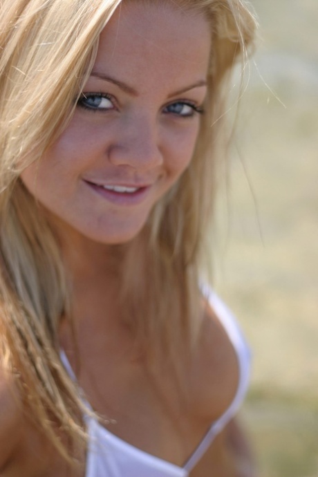 blonde bikini beautiful nude pictures