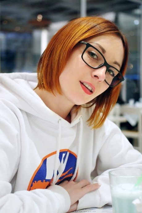 brýle na krátké vlasy erotické xxx obrázek