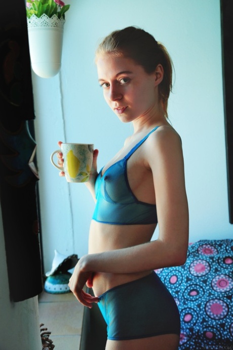 lingerie petits seins sexy jolie archive