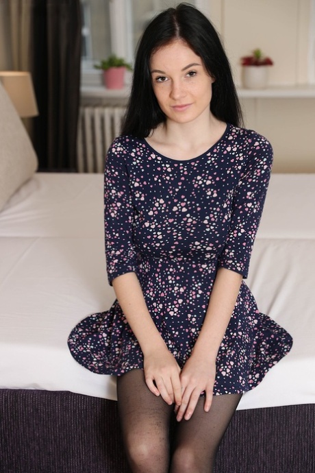 brune pâle sexe nu image