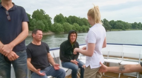 Blondinen-Gangbang perfekte freie bild