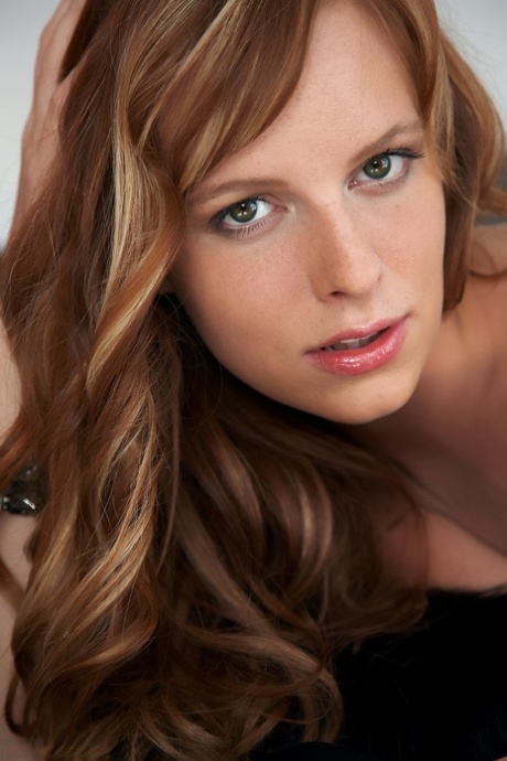 Carmen Gemini model free pics