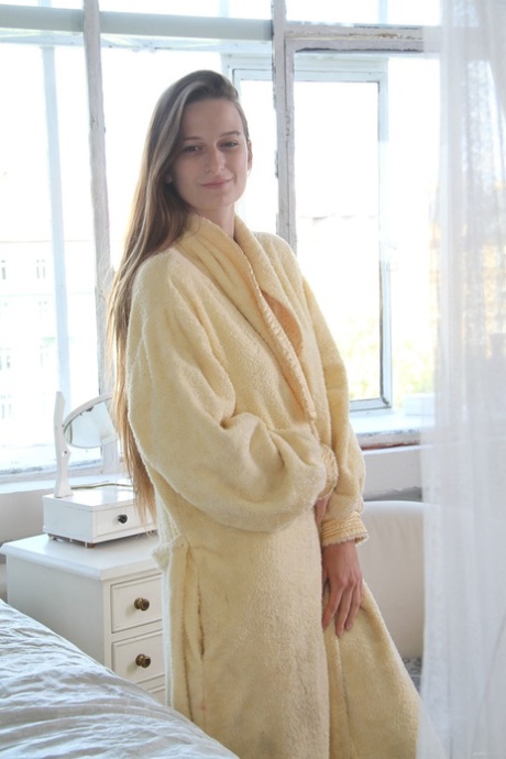 Monna Dark sexy actress photo
