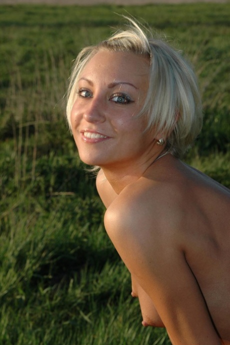 krátké vlasy blond xxx horké img