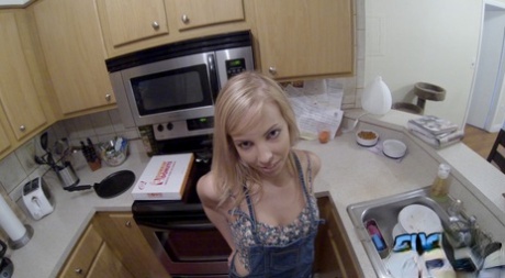Krystal Banks pretty model images
