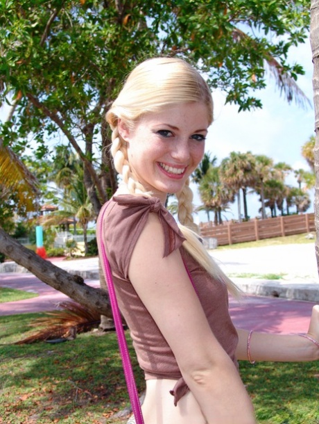 sexy petite beautiful naked picture