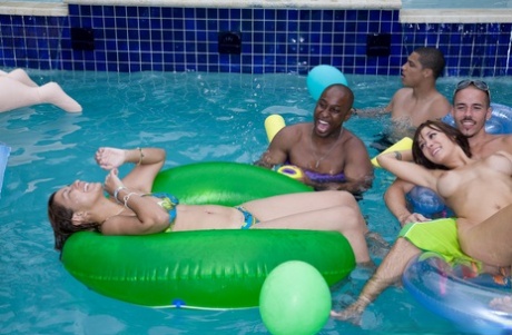 sex v bikinách top krásné img