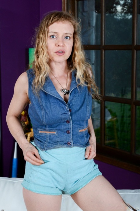 Natasha Moon model xxx image